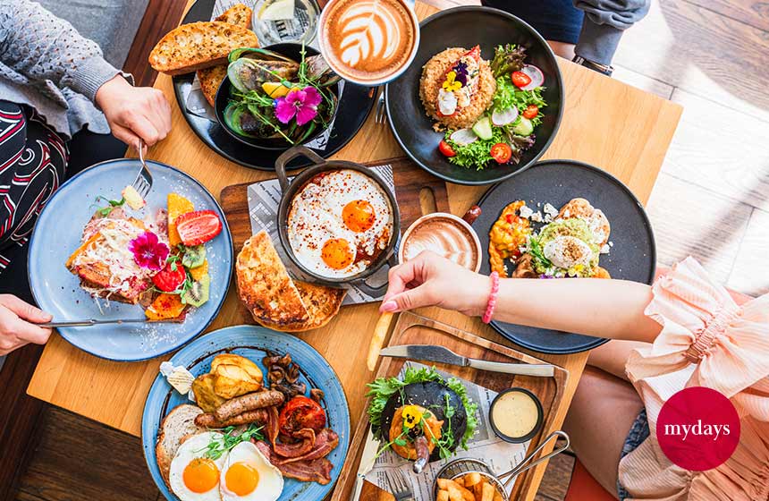 Gedeckter Tisch beim Brunch