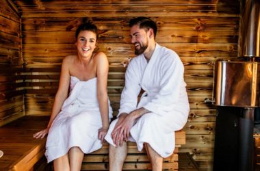 Mann und Frau in der Sauna