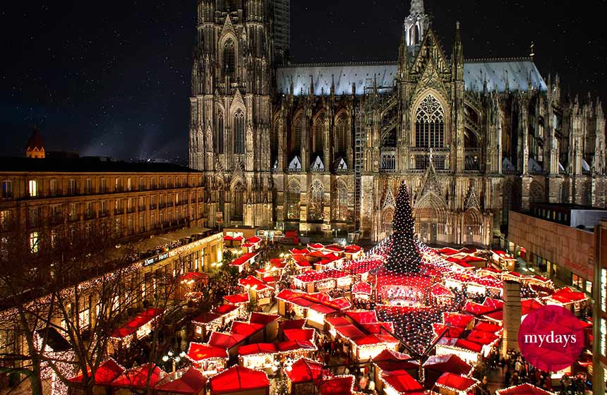 Weihnachtsmarkt in Köln vor dem Kölner Dom