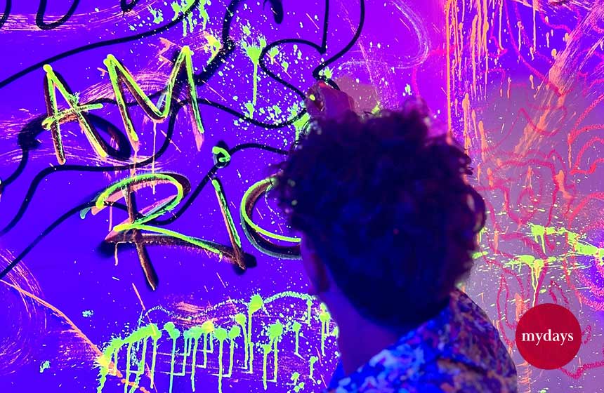 Action Neon Painting in München