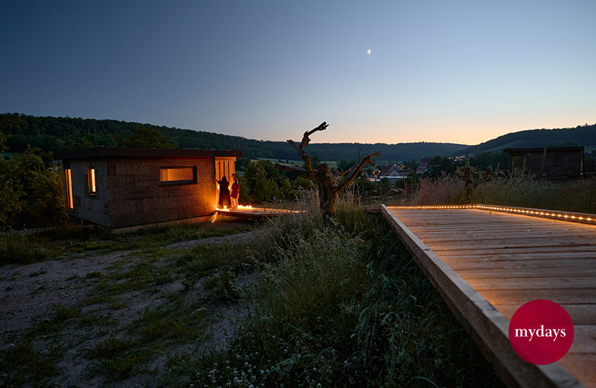 Ein Chalet bei Nacht