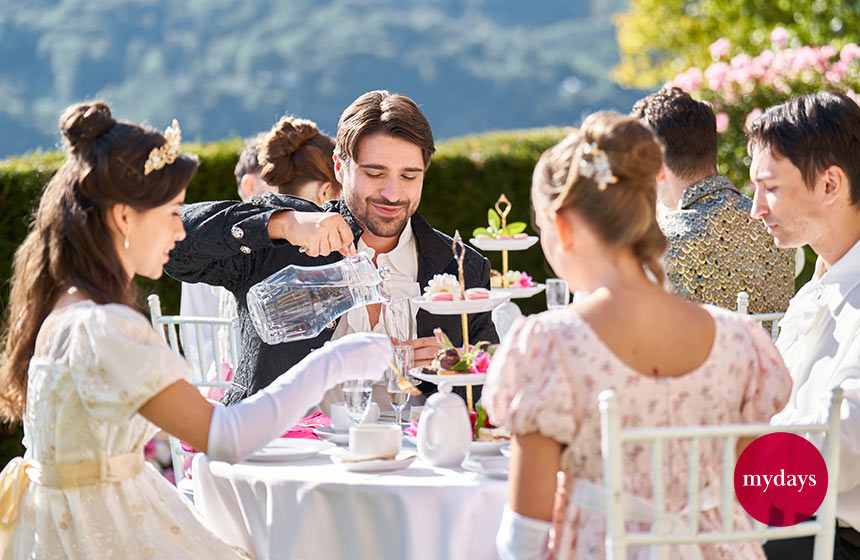 Tea Time in einem adligen Hofgarten