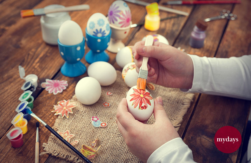 Eier bemalen zu Ostern.
