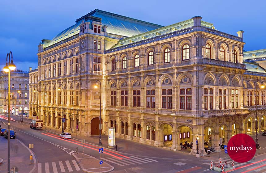 Das Opernhaus Wien beleuchtet am Abend