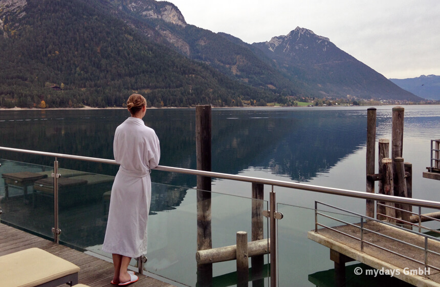 Travelcharme Fürstenhaus Wellness Bereich mit Blick auf den Achensee