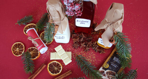 Weihnachtsliköre selber machen, weiße Schokolade, Tannenzweige, Zimtstangen