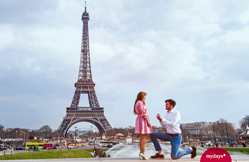 Heiratsantrag Paar Eiffelturm Paris