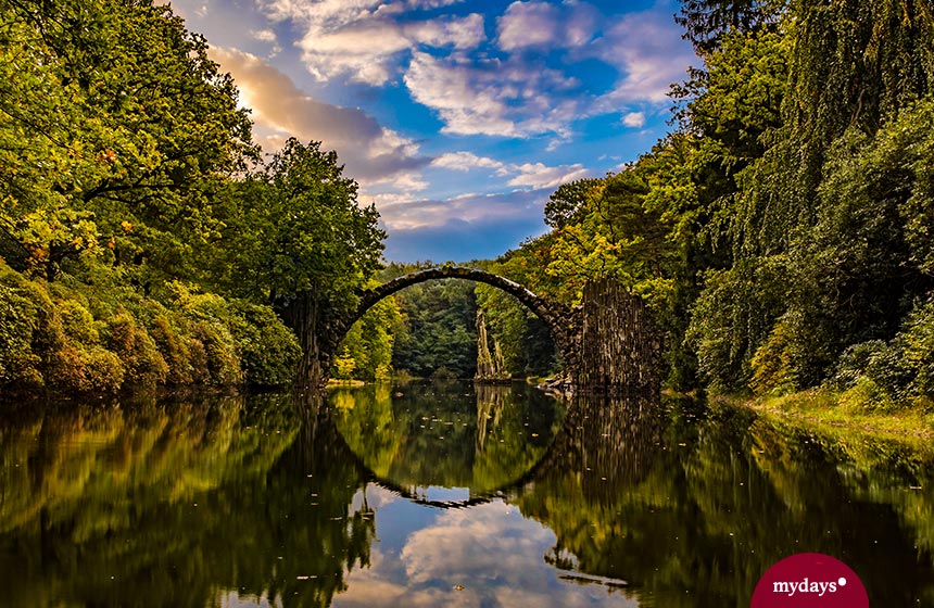 Die Rakotzbrücke in Sachsen ist ein unterschätztes Reiseziel in Deutschland.