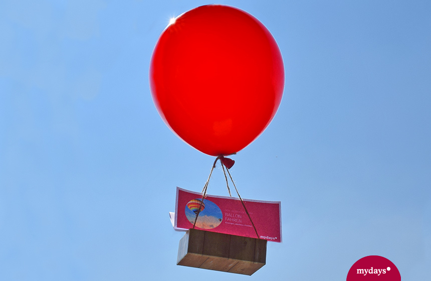 Ballongutschein im selbst gebastelten Heißluftballon