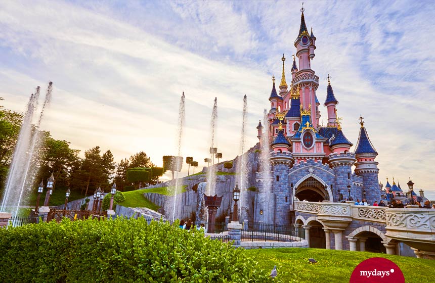 die Aussicht auf das Schloss im Disneyland Paris