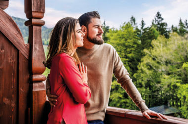 Paar auf Balkon