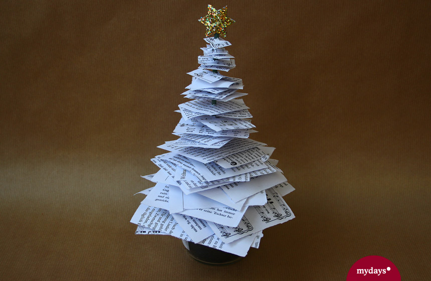 Weihnachtsbaum aus Papier basteln.