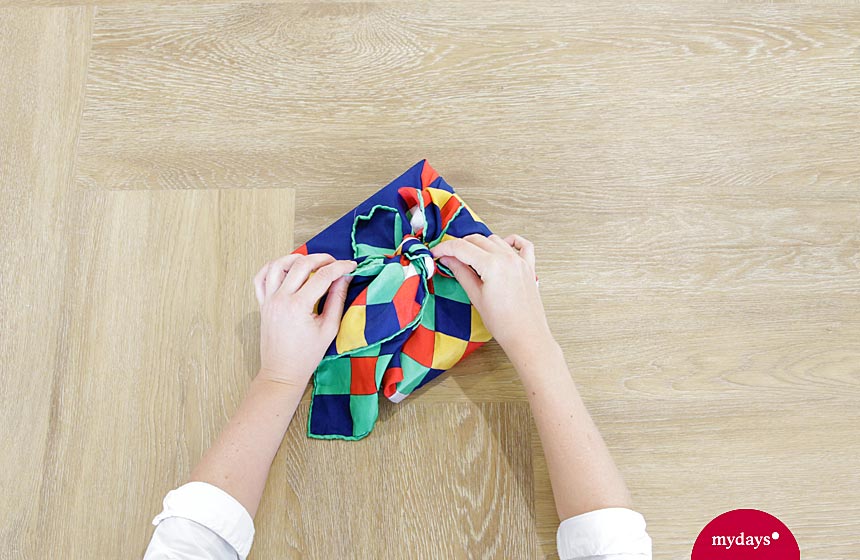 Box mit Furoshiki Tuch nachhaltig verpacken DIY