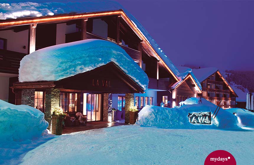 Wellnesshotel im Winter La Val schweiz brigels