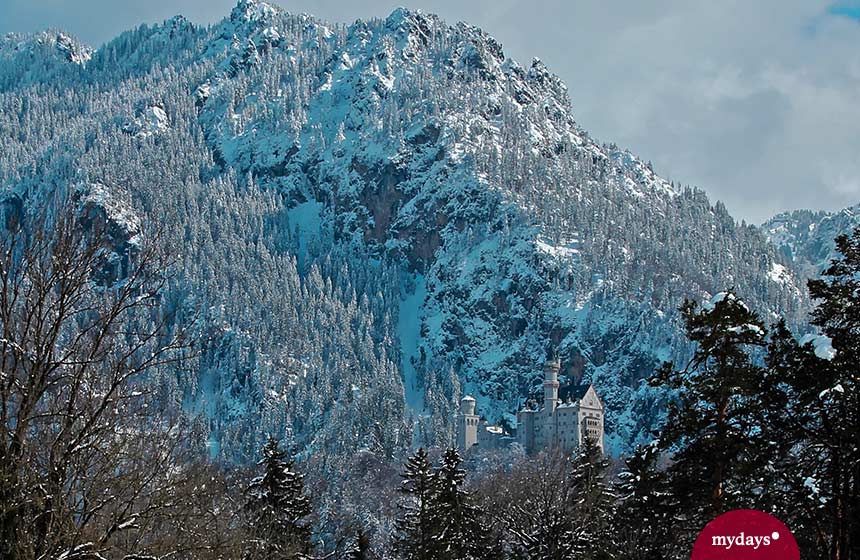 schloss neuschwanstein winter ammergau alpen bayern