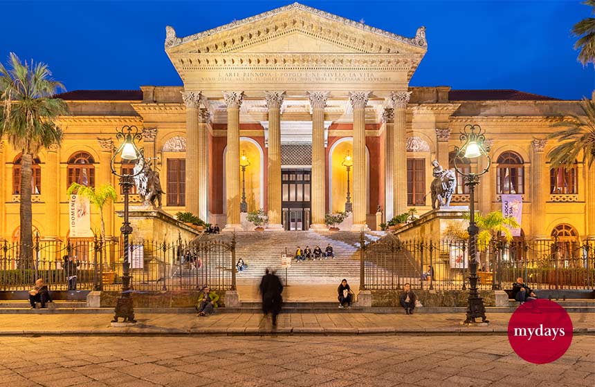 Teatro Massimo Vorderansicht auf der Piazza Verdi 