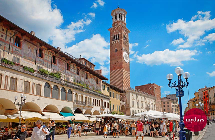 Bild von Markt mit Besuchern auf der Piazza delle Erbe