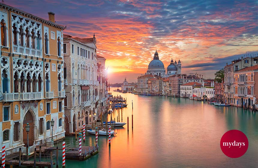 Bild von oben auf den Canal Grande in Venedig