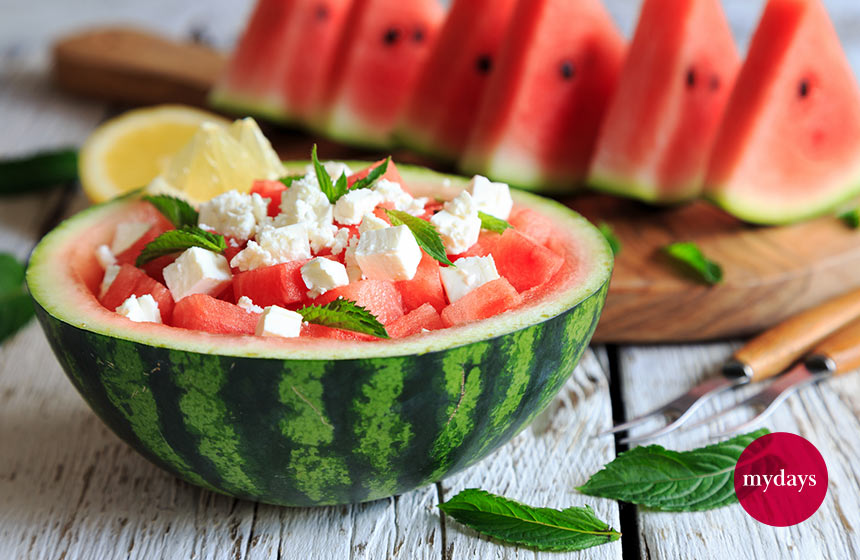 Wassermelonen-Feta-Salat ist ein Sommergericht, das mindestens einmal gegessen werden muss!